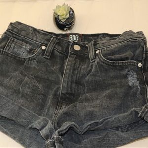 JEAN SHORTS! DARK GREY IN SIZE 25